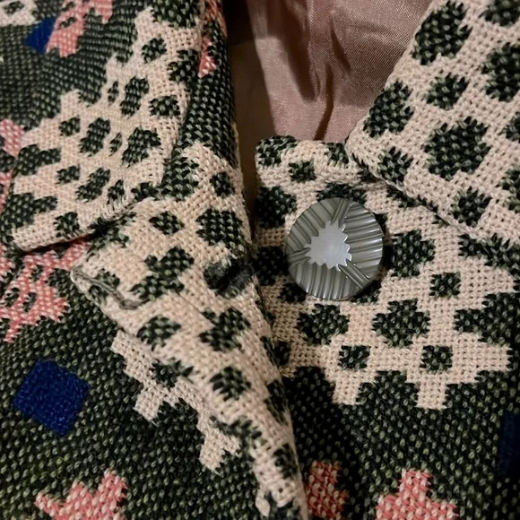 Vintage AMAZINGNESS!!! Embroidered Geometric Print Cape Brocade Stunning - Picture 8 of 9